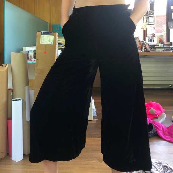 Wide leg Velvet Trousers - Picture 2 of 4